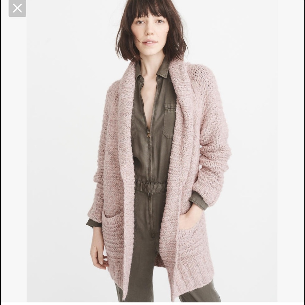 Abercrombie and Fitch Cable Knit 🧶 Cardigan